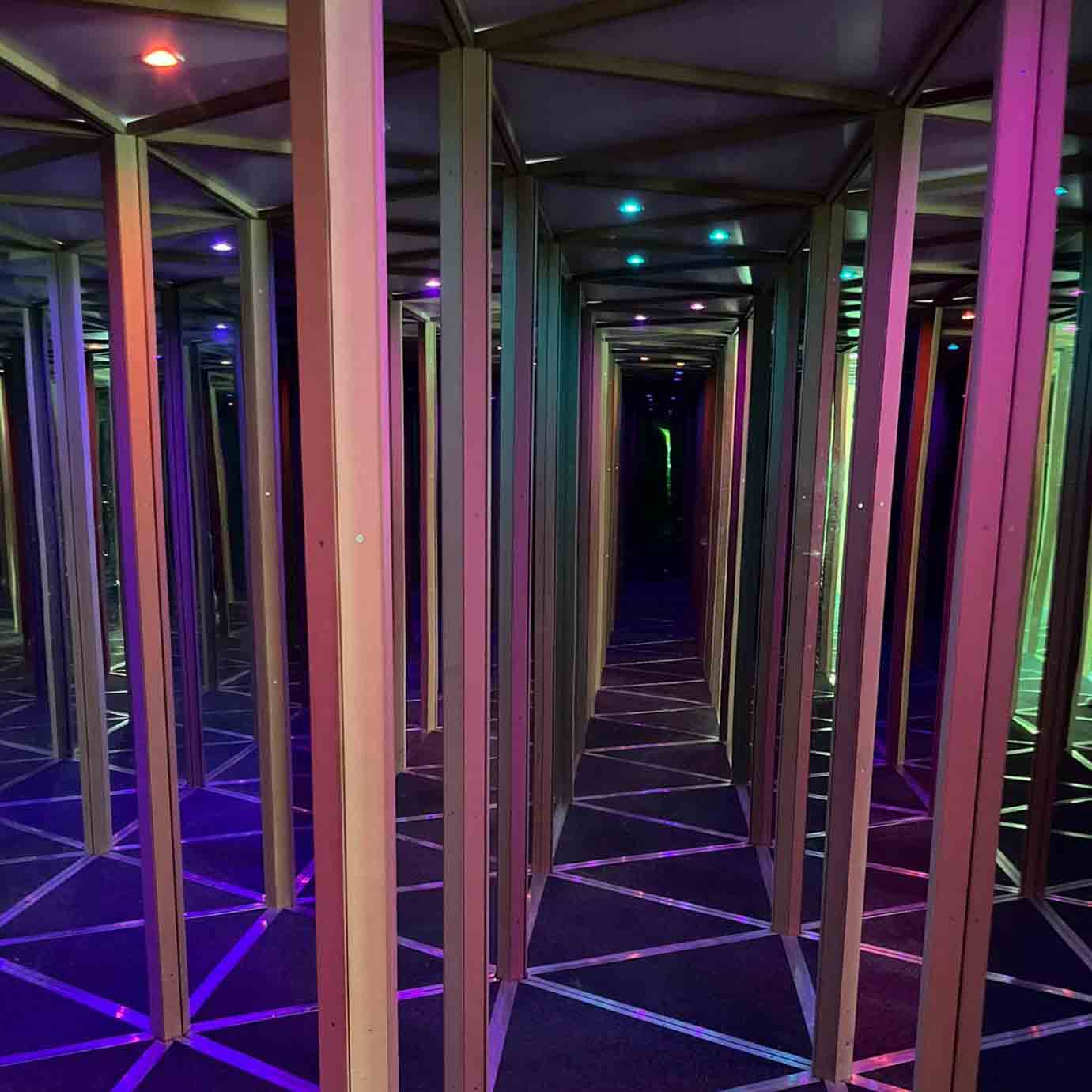 Zrkadlové bludisko