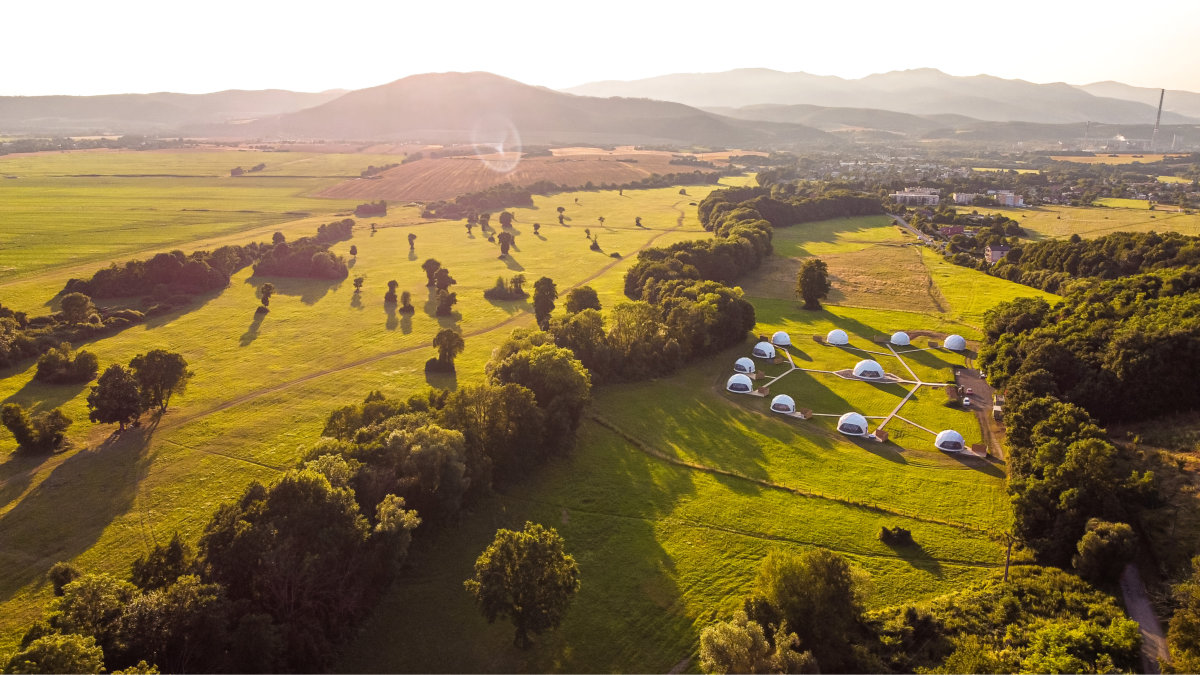Glamping Resort — pohľad z výšky